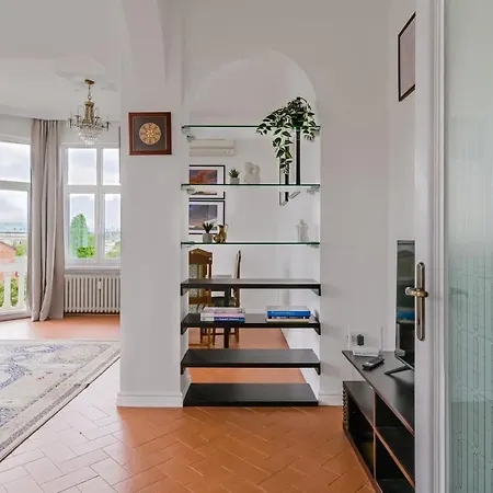 Majestic 1bd Near Nevsky Cathedral With Balcony *